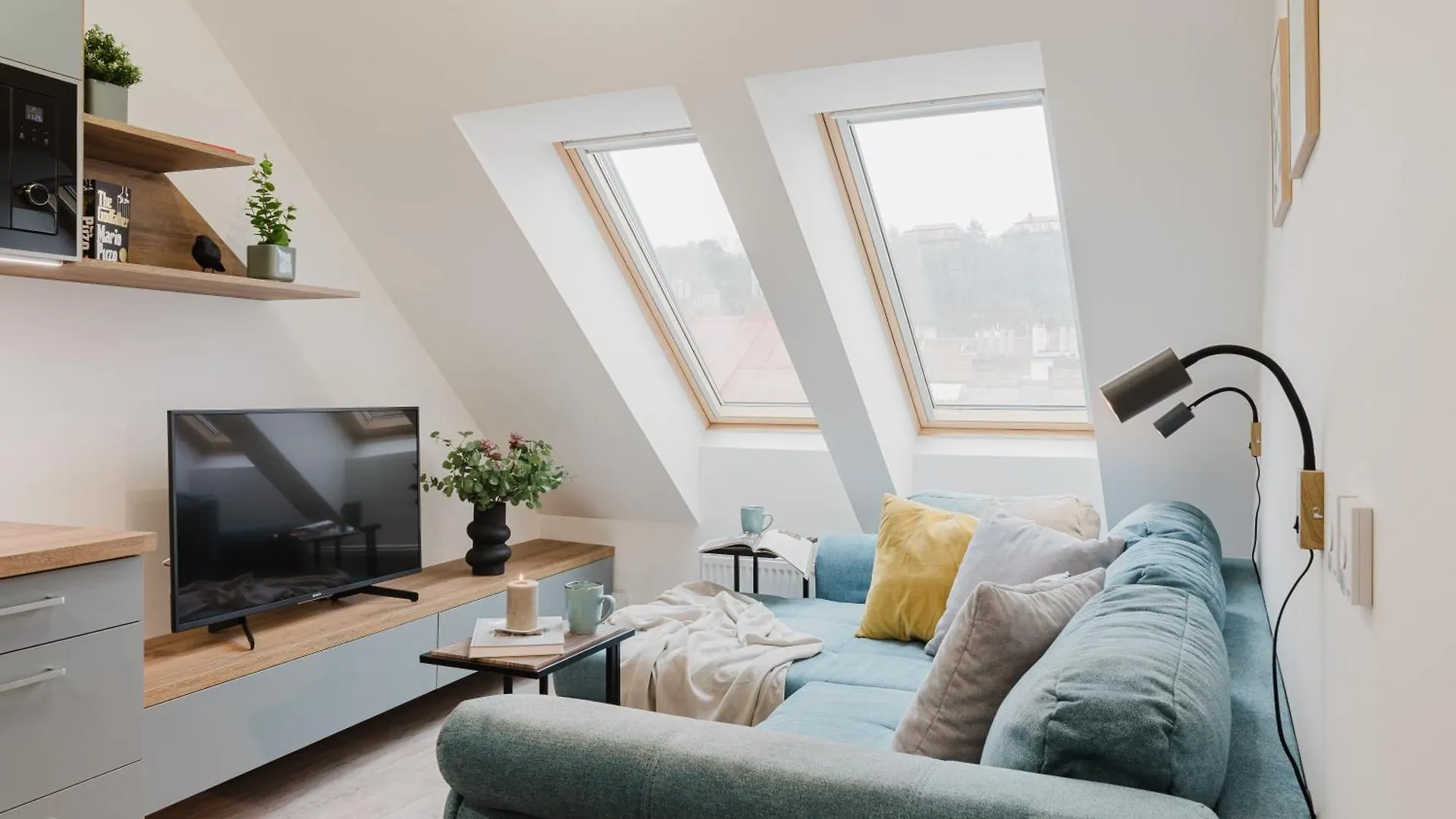Prague Days - Attic 1Bdr Apt - Workspace - Garage - Smichov Apartment